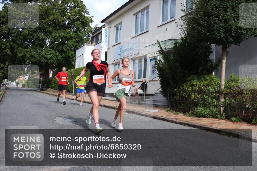 25.08.2024 - 20. Blankeneser Heldenlauf Strokosch-Dieckow http://msf.ph/oto/6859320 25.08.2024 09:55:15 Ziel 245, 246, 258, 259 meine-sportfotos.de