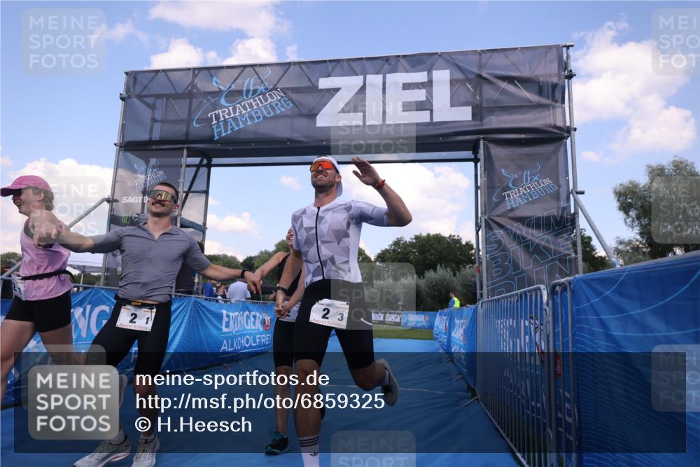25.08.2024 - Elbe Triathlon Hamburg H.Heesch http://msf.ph/oto/6859325 25.08.2024 16:30:24 Ziel  meine-sportfotos.de