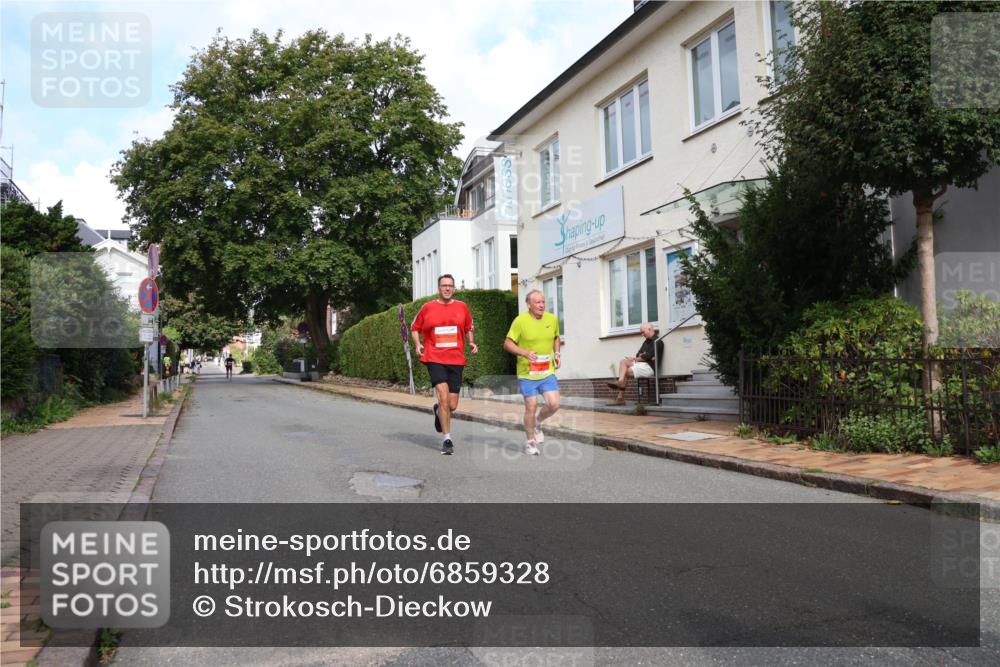 25.08.2024 - 20. Blankeneser Heldenlauf Strokosch-Dieckow http://msf.ph/oto/6859328 25.08.2024 09:55:17 Ziel 245, 246, 258, 259 meine-sportfotos.de