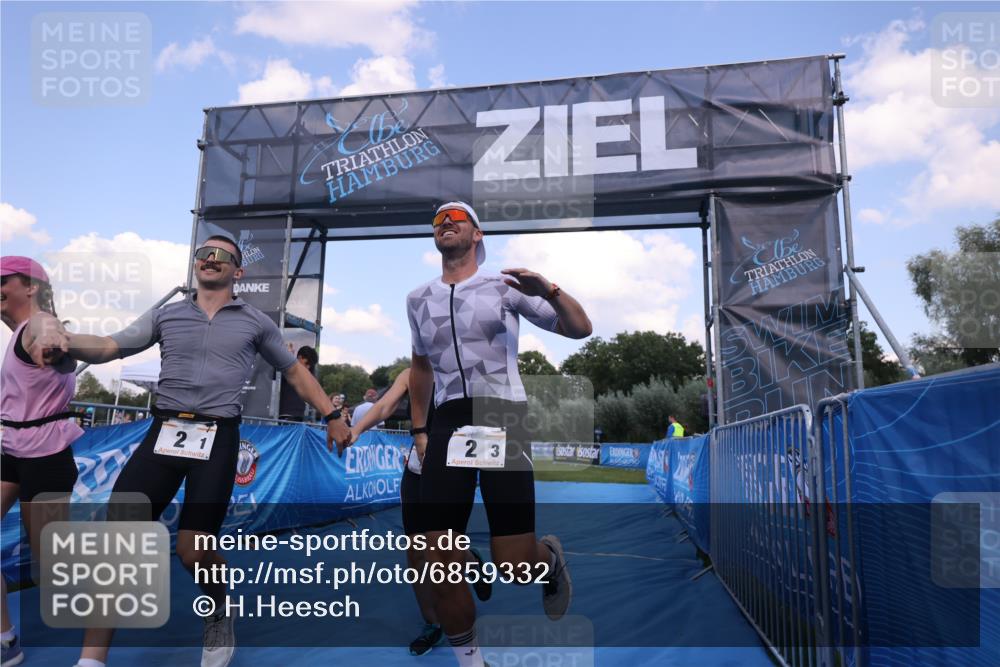 25.08.2024 - Elbe Triathlon Hamburg H.Heesch http://msf.ph/oto/6859332 25.08.2024 16:30:25 Ziel  meine-sportfotos.de