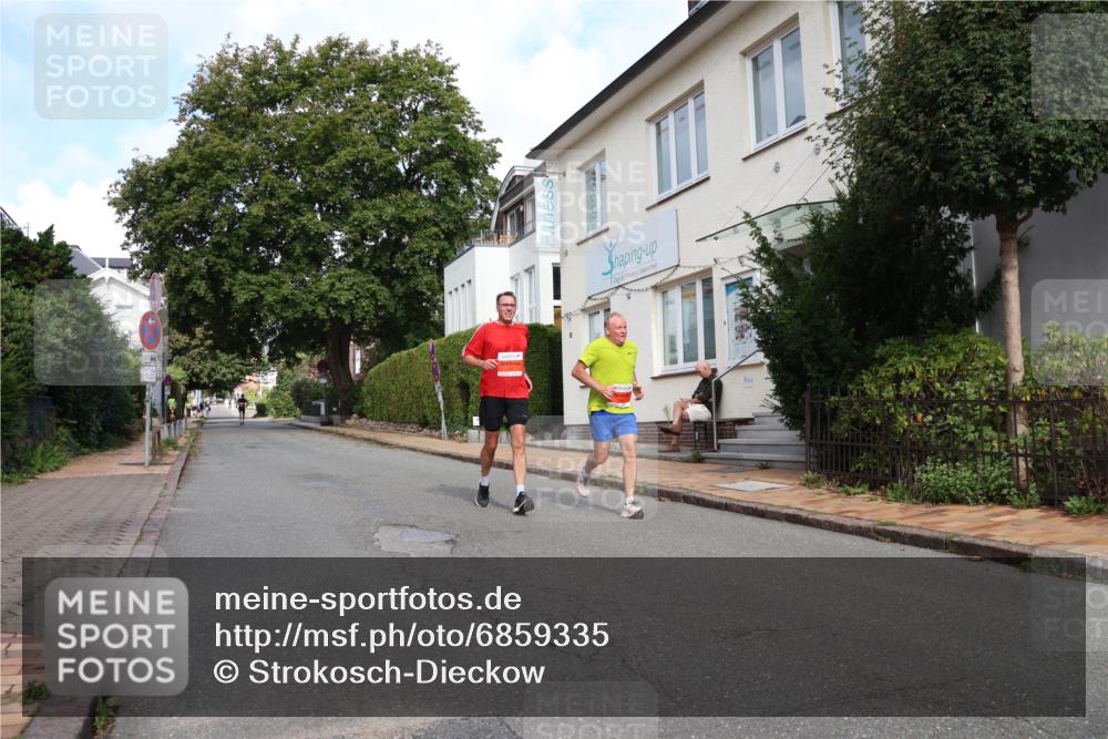 25.08.2024 - 20. Blankeneser Heldenlauf Strokosch-Dieckow http://msf.ph/oto/6859335 25.08.2024 09:55:17 Ziel 245, 246, 258, 259 meine-sportfotos.de