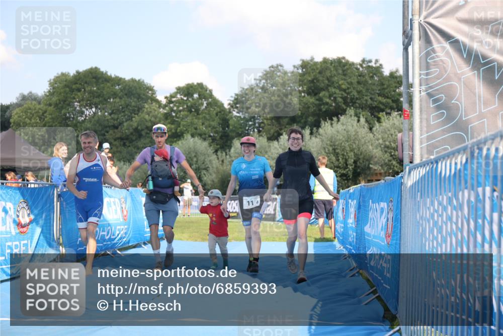 25.08.2024 - Elbe Triathlon Hamburg H.Heesch http://msf.ph/oto/6859393 25.08.2024 16:31:12 Ziel  meine-sportfotos.de