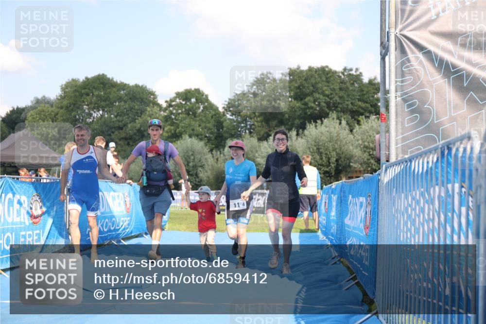25.08.2024 - Elbe Triathlon Hamburg H.Heesch http://msf.ph/oto/6859412 25.08.2024 16:31:13 Ziel  meine-sportfotos.de