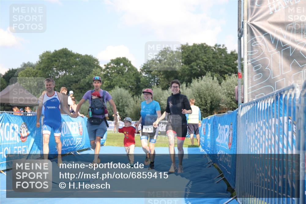 25.08.2024 - Elbe Triathlon Hamburg H.Heesch http://msf.ph/oto/6859415 25.08.2024 16:31:13 Ziel  meine-sportfotos.de