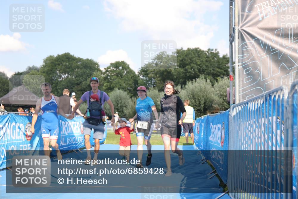 25.08.2024 - Elbe Triathlon Hamburg H.Heesch http://msf.ph/oto/6859428 25.08.2024 16:31:13 Ziel  meine-sportfotos.de