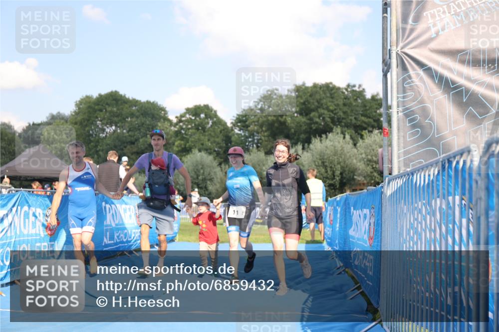 25.08.2024 - Elbe Triathlon Hamburg H.Heesch http://msf.ph/oto/6859432 25.08.2024 16:31:13 Ziel  meine-sportfotos.de