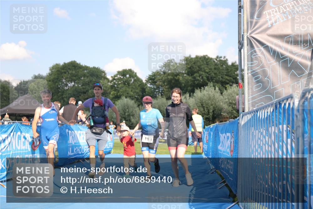 25.08.2024 - Elbe Triathlon Hamburg H.Heesch http://msf.ph/oto/6859440 25.08.2024 16:31:13 Ziel  meine-sportfotos.de