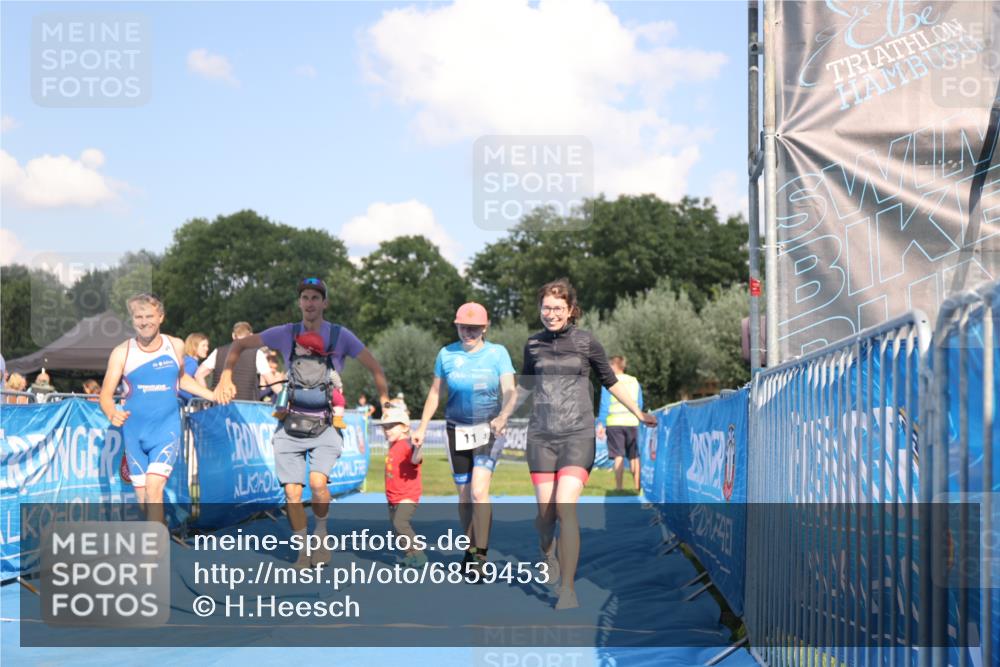 25.08.2024 - Elbe Triathlon Hamburg H.Heesch http://msf.ph/oto/6859453 25.08.2024 16:31:13 Ziel  meine-sportfotos.de