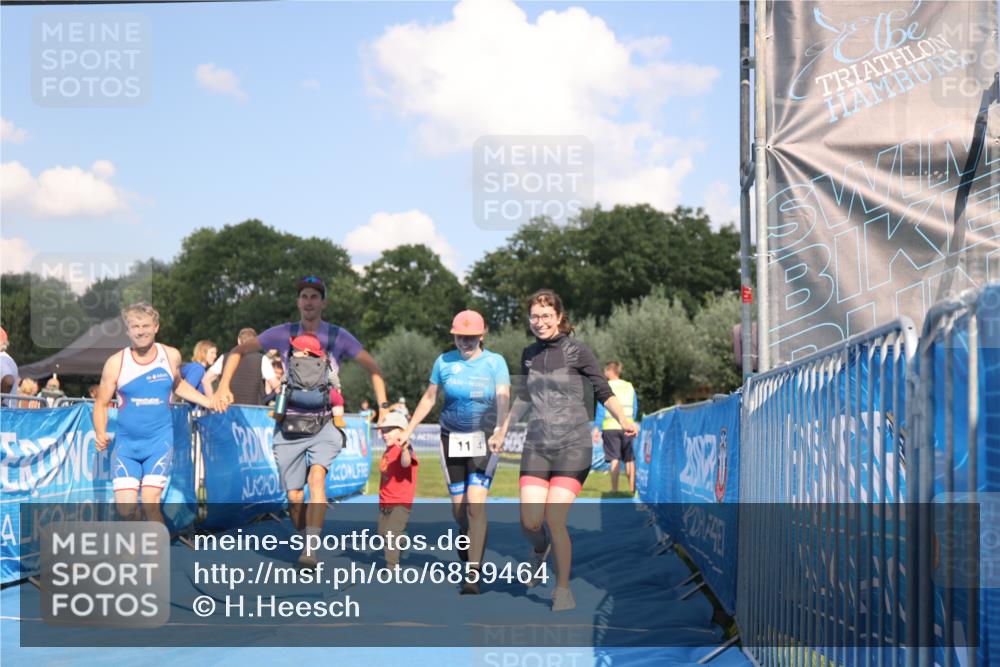 25.08.2024 - Elbe Triathlon Hamburg H.Heesch http://msf.ph/oto/6859464 25.08.2024 16:31:13 Ziel  meine-sportfotos.de