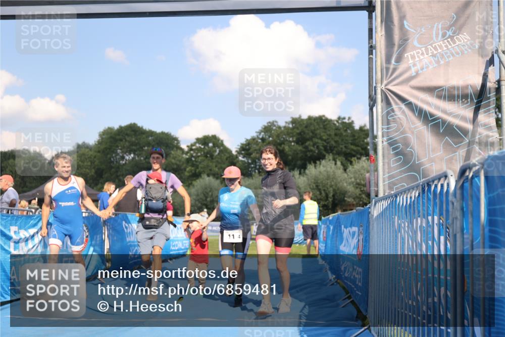 25.08.2024 - Elbe Triathlon Hamburg H.Heesch http://msf.ph/oto/6859481 25.08.2024 16:31:13 Ziel  meine-sportfotos.de