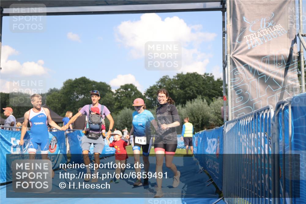 25.08.2024 - Elbe Triathlon Hamburg H.Heesch http://msf.ph/oto/6859491 25.08.2024 16:31:13 Ziel  meine-sportfotos.de