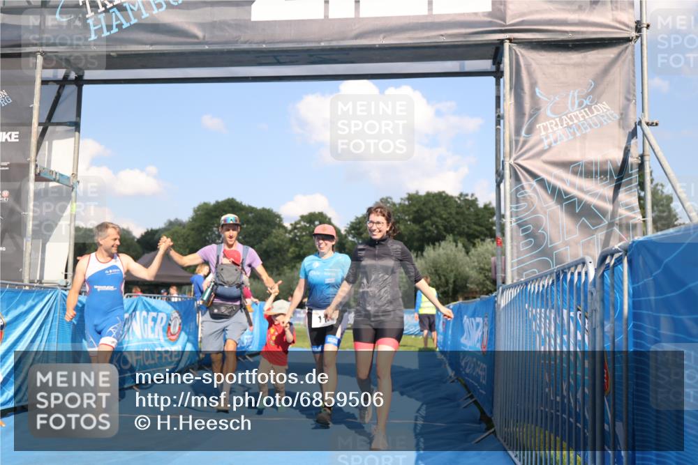 25.08.2024 - Elbe Triathlon Hamburg H.Heesch http://msf.ph/oto/6859506 25.08.2024 16:31:14 Ziel  meine-sportfotos.de