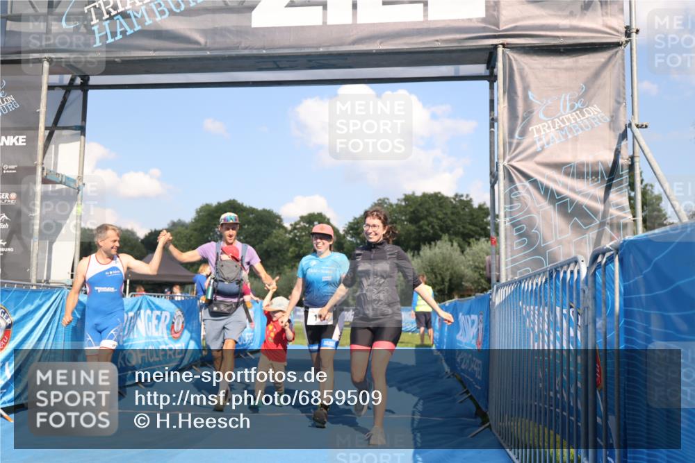 25.08.2024 - Elbe Triathlon Hamburg H.Heesch http://msf.ph/oto/6859509 25.08.2024 16:31:14 Ziel  meine-sportfotos.de