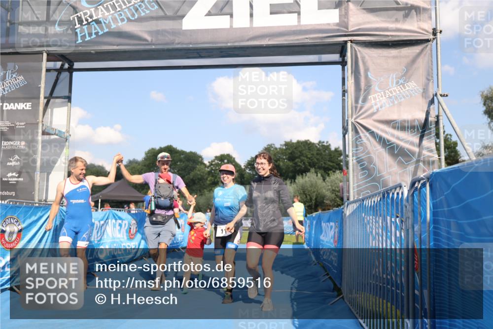 25.08.2024 - Elbe Triathlon Hamburg H.Heesch http://msf.ph/oto/6859516 25.08.2024 16:31:14 Ziel  meine-sportfotos.de