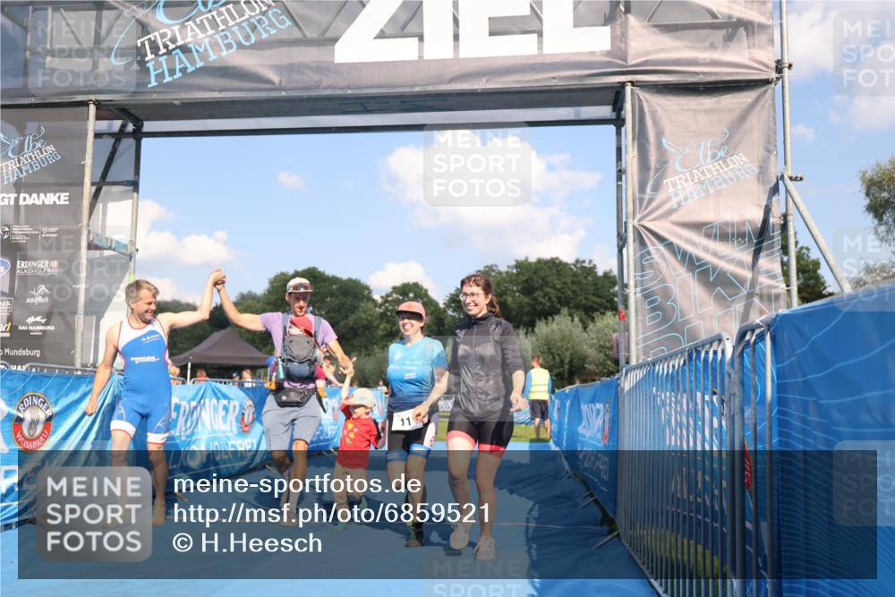 25.08.2024 - Elbe Triathlon Hamburg H.Heesch http://msf.ph/oto/6859521 25.08.2024 16:31:14 Ziel  meine-sportfotos.de