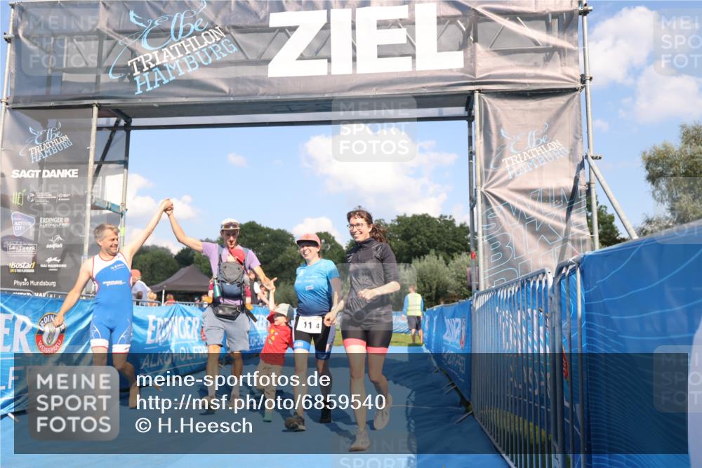 25.08.2024 - Elbe Triathlon Hamburg H.Heesch http://msf.ph/oto/6859540 25.08.2024 16:31:14 Ziel  meine-sportfotos.de