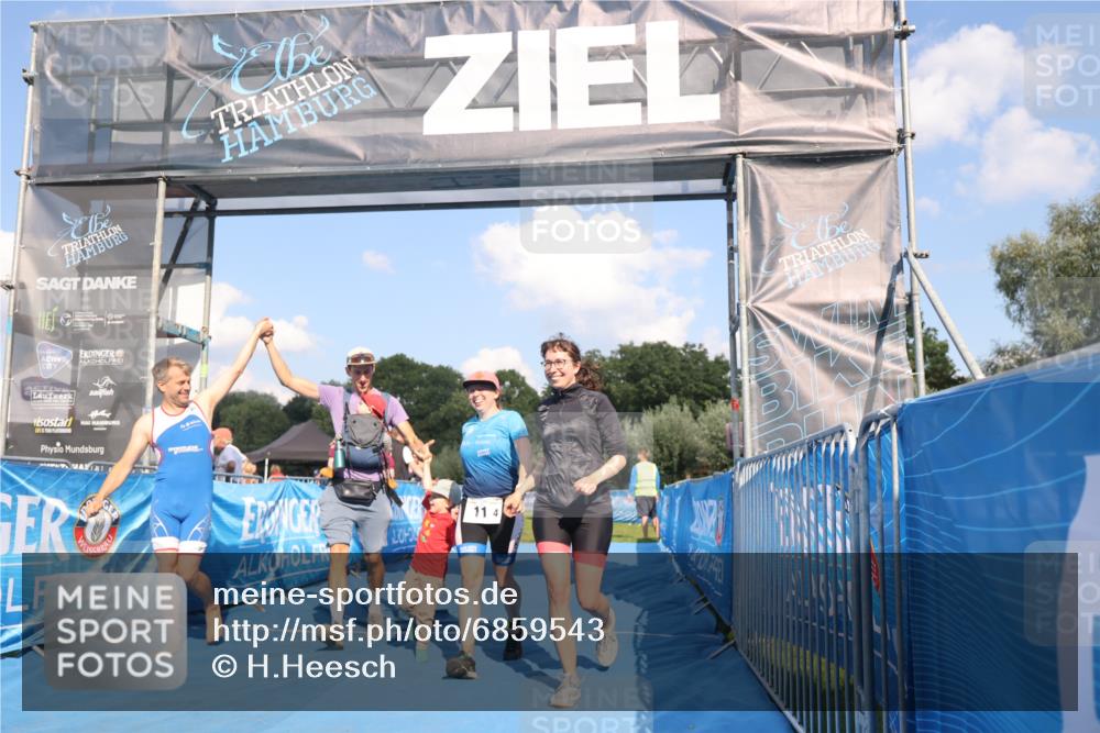 25.08.2024 - Elbe Triathlon Hamburg H.Heesch http://msf.ph/oto/6859543 25.08.2024 16:31:14 Ziel  meine-sportfotos.de