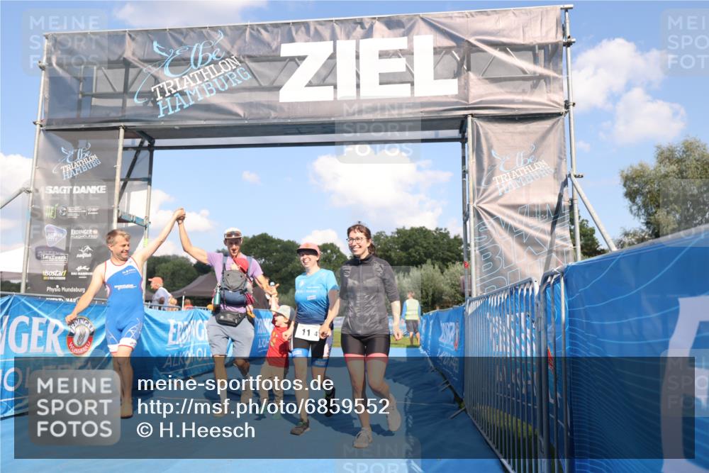 25.08.2024 - Elbe Triathlon Hamburg H.Heesch http://msf.ph/oto/6859552 25.08.2024 16:31:14 Ziel  meine-sportfotos.de