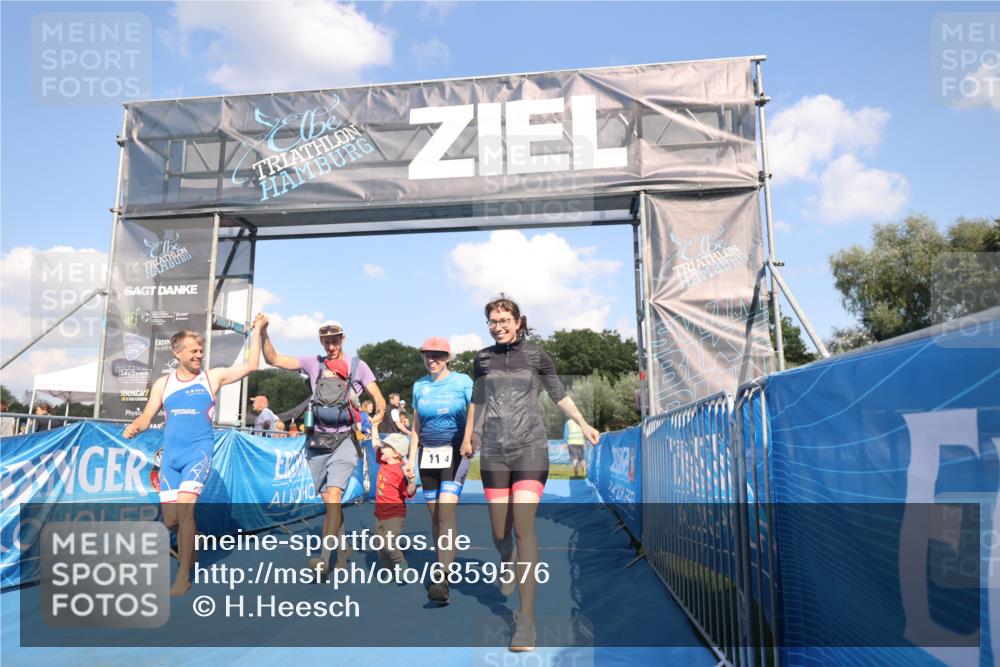 25.08.2024 - Elbe Triathlon Hamburg H.Heesch http://msf.ph/oto/6859576 25.08.2024 16:31:15 Ziel  meine-sportfotos.de