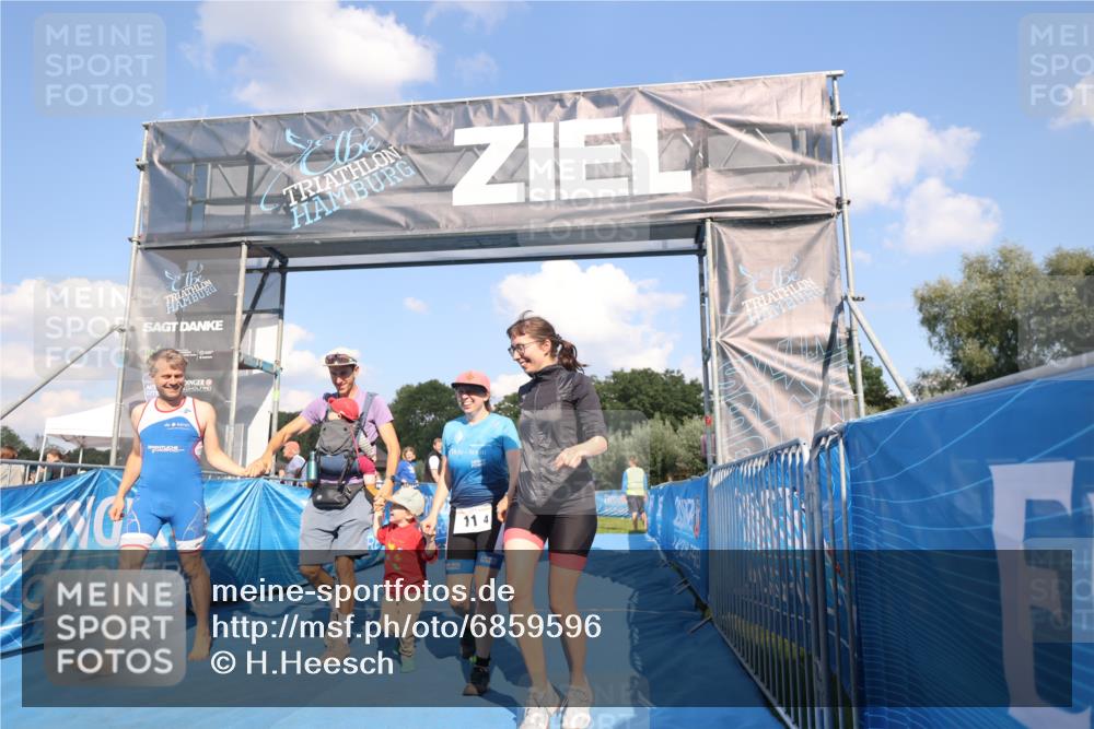 25.08.2024 - Elbe Triathlon Hamburg H.Heesch http://msf.ph/oto/6859596 25.08.2024 16:31:15 Ziel  meine-sportfotos.de