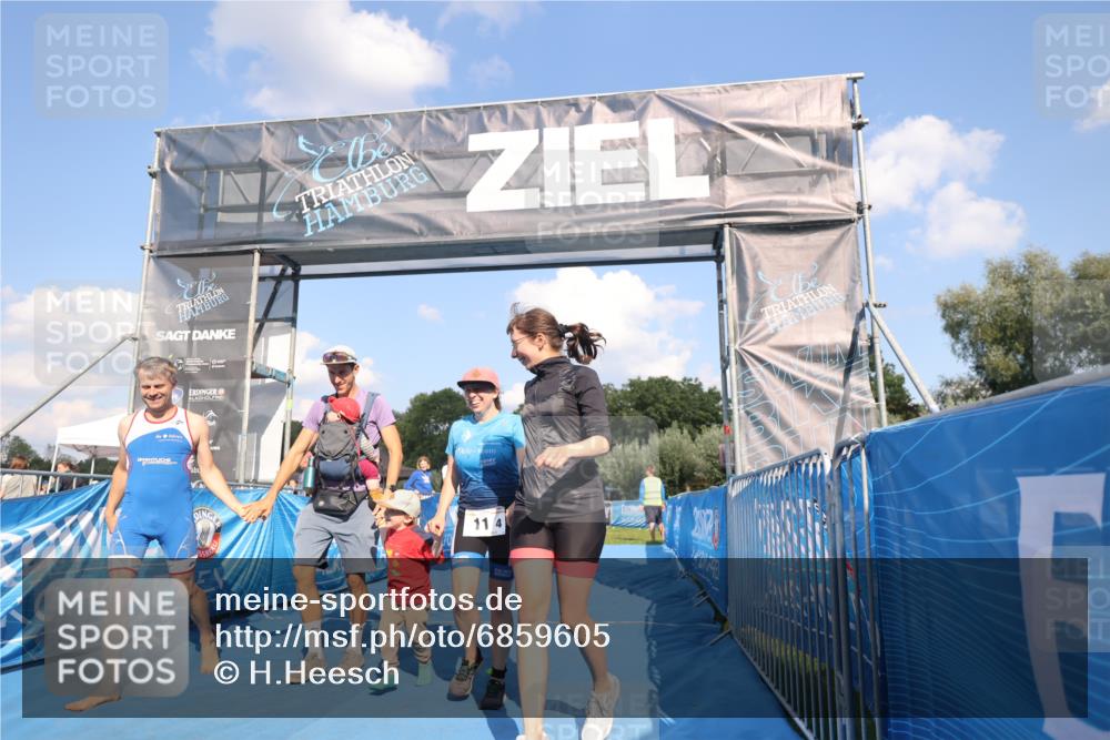 25.08.2024 - Elbe Triathlon Hamburg H.Heesch http://msf.ph/oto/6859605 25.08.2024 16:31:15 Ziel  meine-sportfotos.de