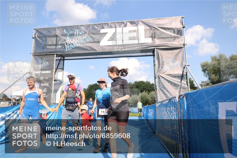 25.08.2024 - Elbe Triathlon Hamburg H.Heesch http://msf.ph/oto/6859608 25.08.2024 16:31:15 Ziel  meine-sportfotos.de