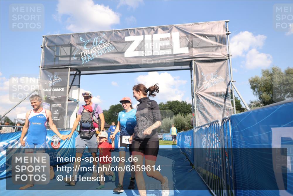 25.08.2024 - Elbe Triathlon Hamburg H.Heesch http://msf.ph/oto/6859614 25.08.2024 16:31:15 Ziel  meine-sportfotos.de