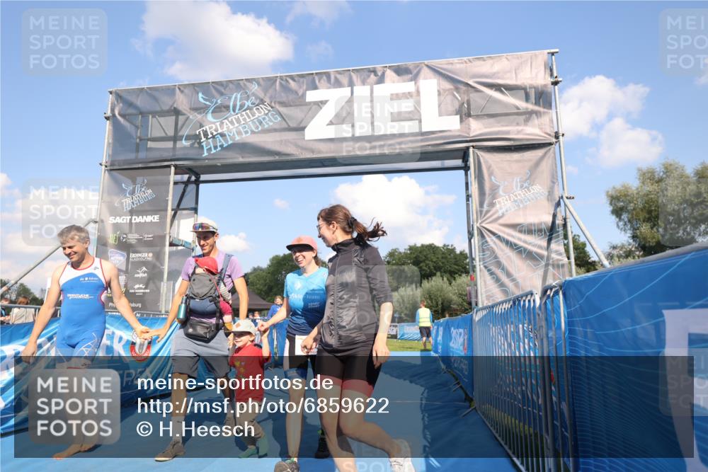 25.08.2024 - Elbe Triathlon Hamburg H.Heesch http://msf.ph/oto/6859622 25.08.2024 16:31:15 Ziel  meine-sportfotos.de