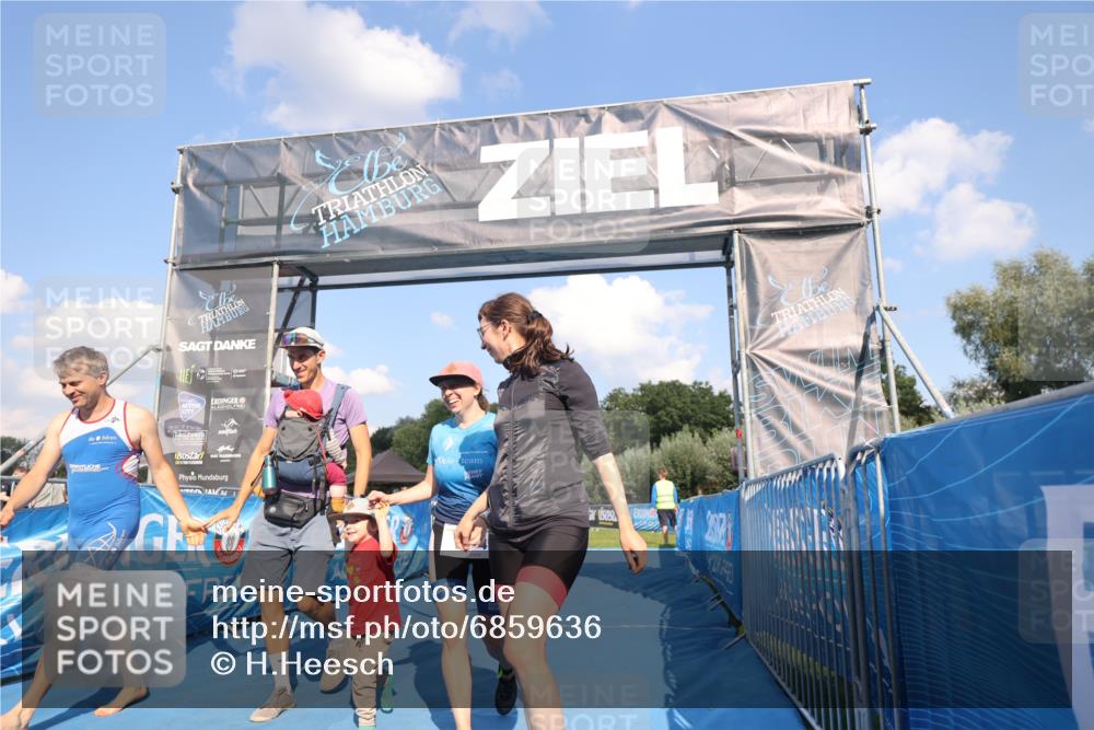25.08.2024 - Elbe Triathlon Hamburg H.Heesch http://msf.ph/oto/6859636 25.08.2024 16:31:15 Ziel  meine-sportfotos.de