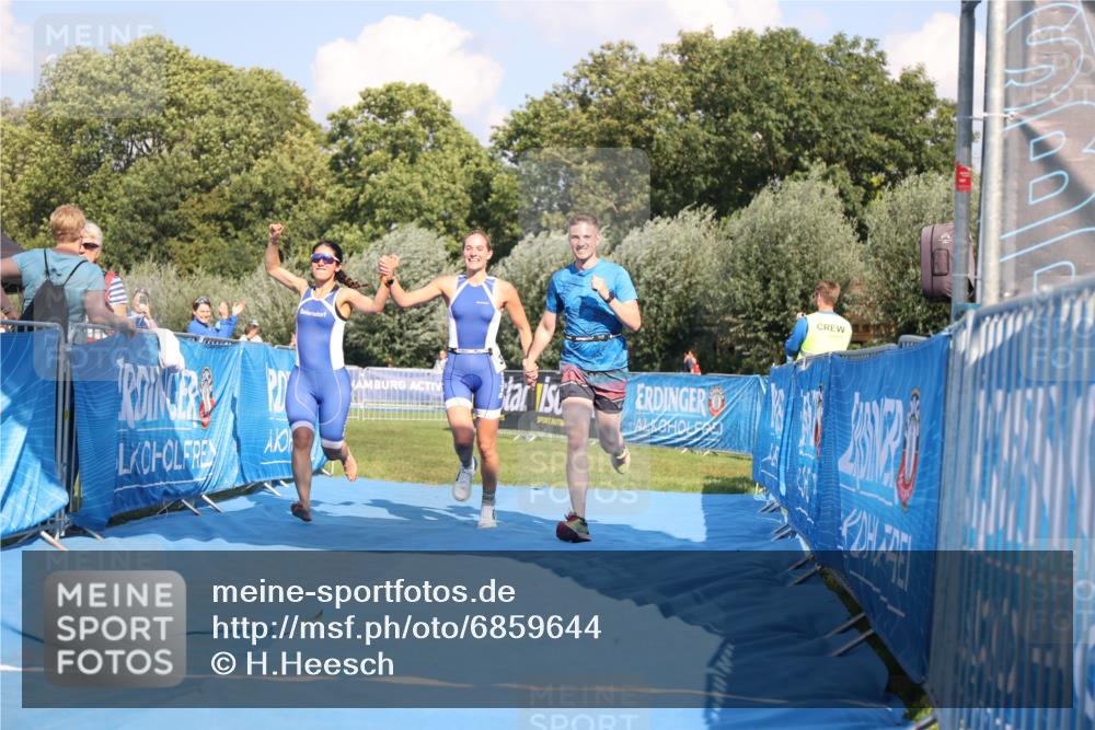 25.08.2024 - Elbe Triathlon Hamburg H.Heesch http://msf.ph/oto/6859644 25.08.2024 16:34:41 Ziel  meine-sportfotos.de