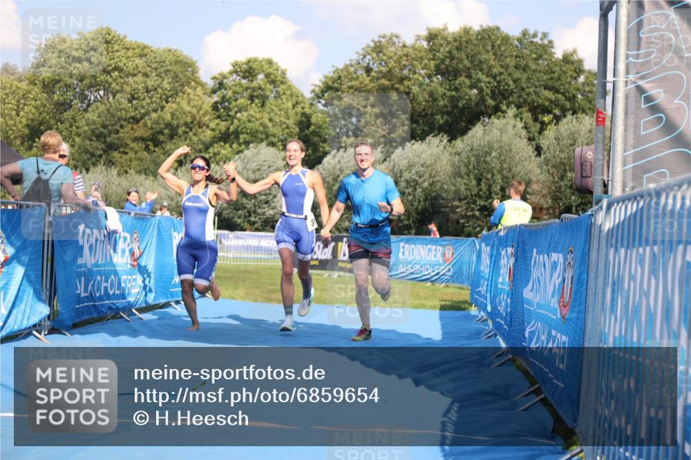 25.08.2024 - Elbe Triathlon Hamburg H.Heesch http://msf.ph/oto/6859654 25.08.2024 16:34:41 Ziel  meine-sportfotos.de