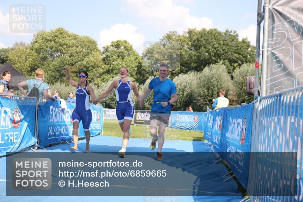 25.08.2024 - Elbe Triathlon Hamburg H.Heesch http://msf.ph/oto/6859665 25.08.2024 16:34:41 Ziel  meine-sportfotos.de