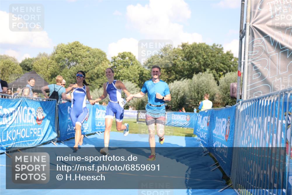 25.08.2024 - Elbe Triathlon Hamburg H.Heesch http://msf.ph/oto/6859691 25.08.2024 16:34:41 Ziel  meine-sportfotos.de