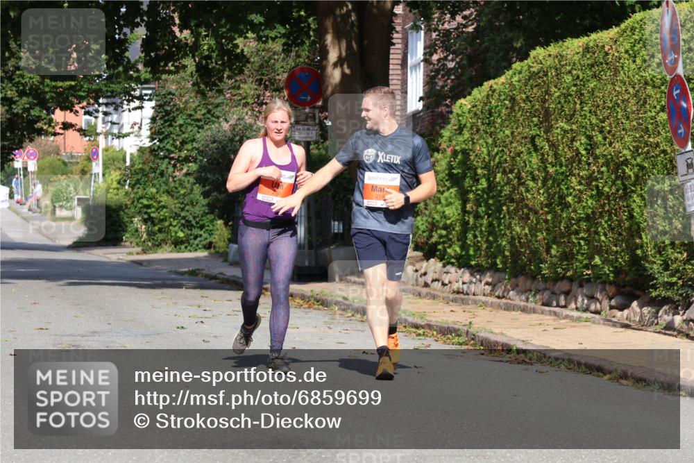 25.08.2024 - 20. Blankeneser Heldenlauf Strokosch-Dieckow http://msf.ph/oto/6859699 25.08.2024 09:59:54 Ziel 218, 219 meine-sportfotos.de