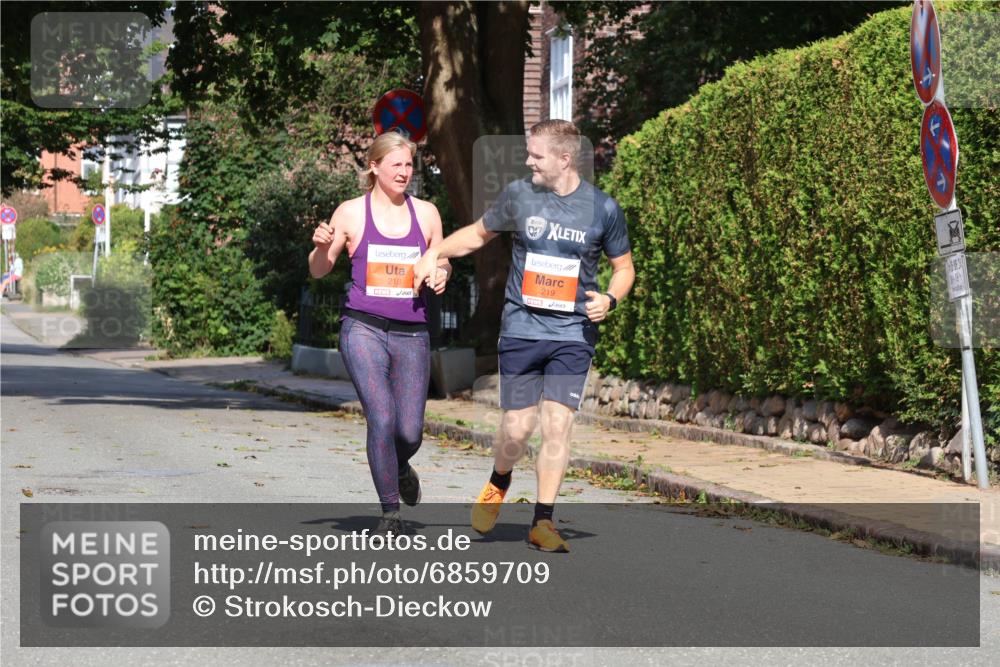25.08.2024 - 20. Blankeneser Heldenlauf Strokosch-Dieckow http://msf.ph/oto/6859709 25.08.2024 09:59:54 Ziel 218, 219 meine-sportfotos.de