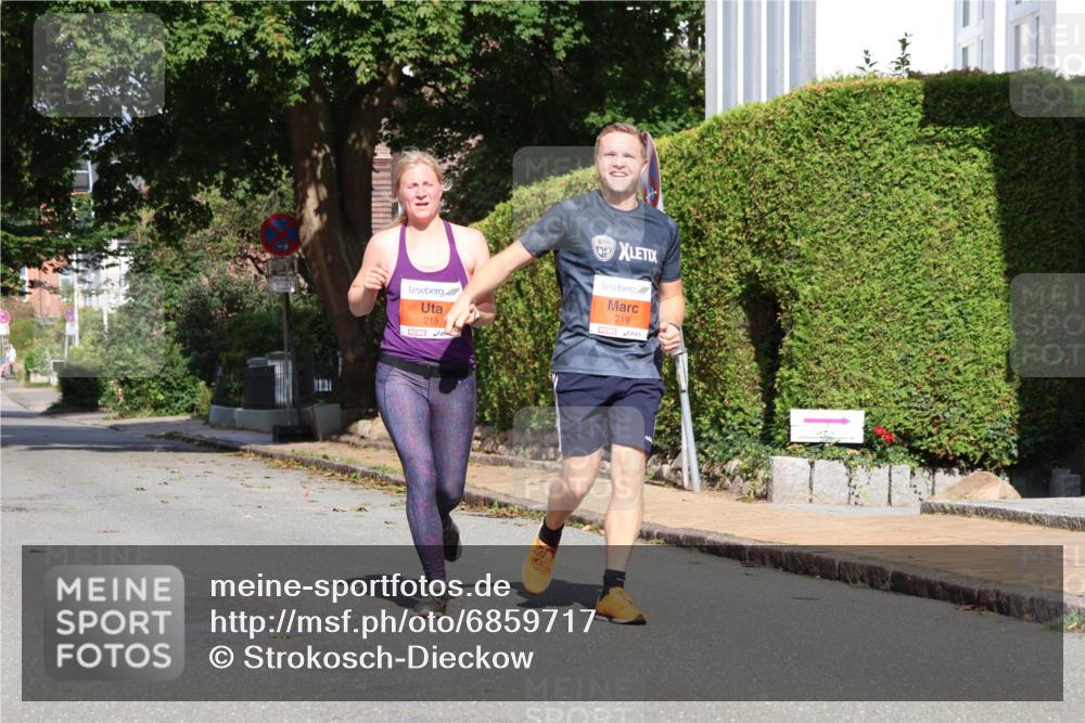25.08.2024 - 20. Blankeneser Heldenlauf Strokosch-Dieckow http://msf.ph/oto/6859717 25.08.2024 09:59:56 Ziel 218, 219 meine-sportfotos.de