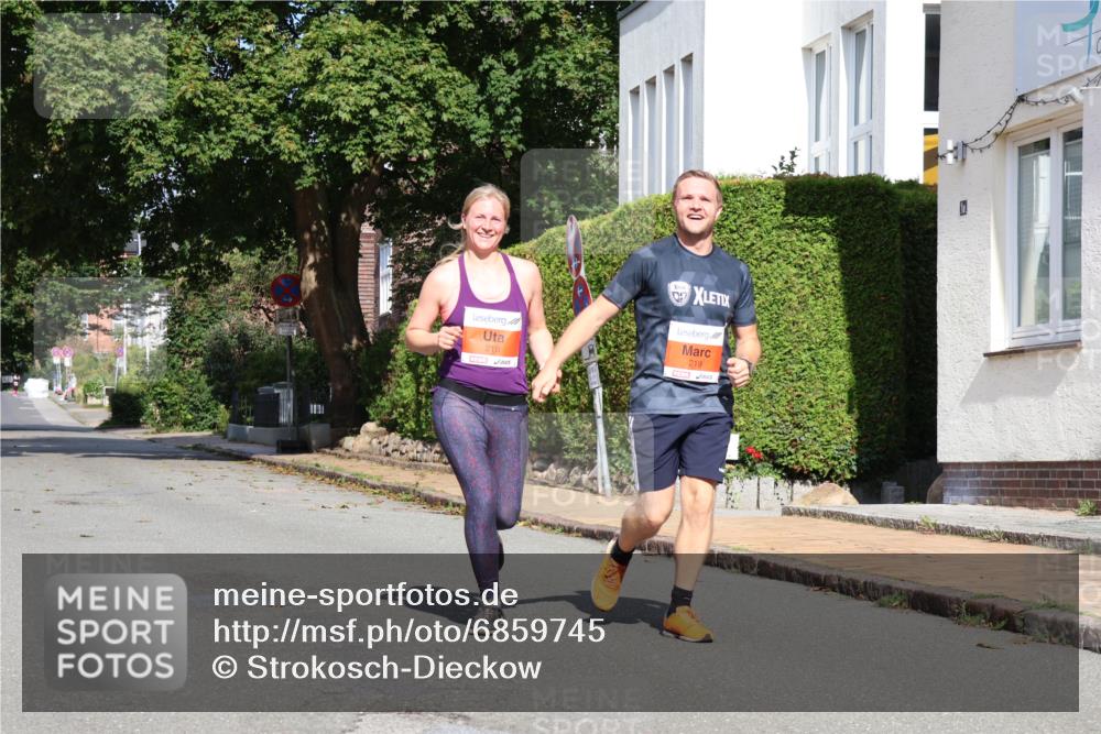 25.08.2024 - 20. Blankeneser Heldenlauf Strokosch-Dieckow http://msf.ph/oto/6859745 25.08.2024 09:59:57 Ziel 218, 219 meine-sportfotos.de