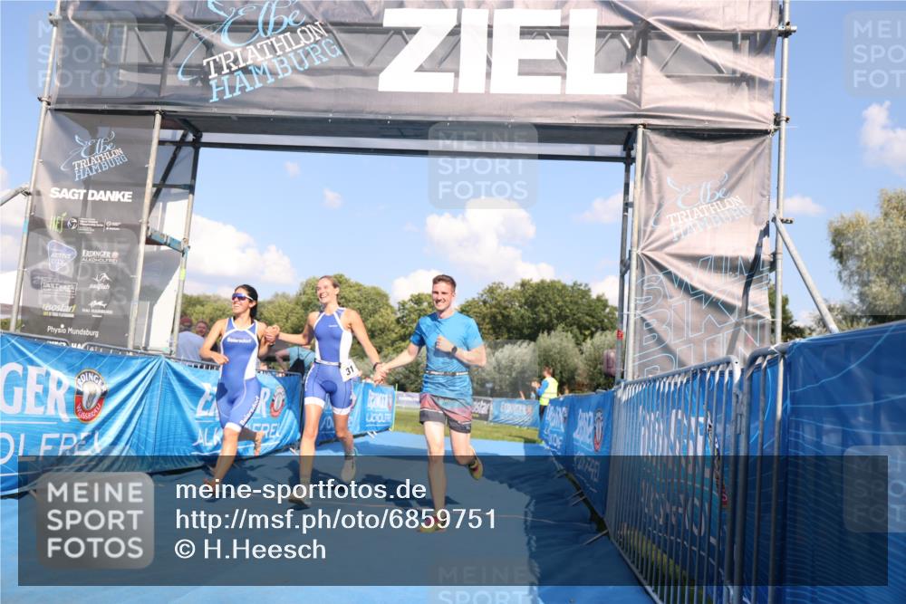25.08.2024 - Elbe Triathlon Hamburg H.Heesch http://msf.ph/oto/6859751 25.08.2024 16:34:42 Ziel  meine-sportfotos.de