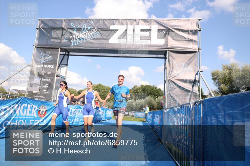 25.08.2024 - Elbe Triathlon Hamburg H.Heesch http://msf.ph/oto/6859775 25.08.2024 16:34:42 Ziel  meine-sportfotos.de