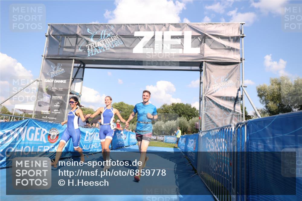 25.08.2024 - Elbe Triathlon Hamburg H.Heesch http://msf.ph/oto/6859778 25.08.2024 16:34:42 Ziel  meine-sportfotos.de