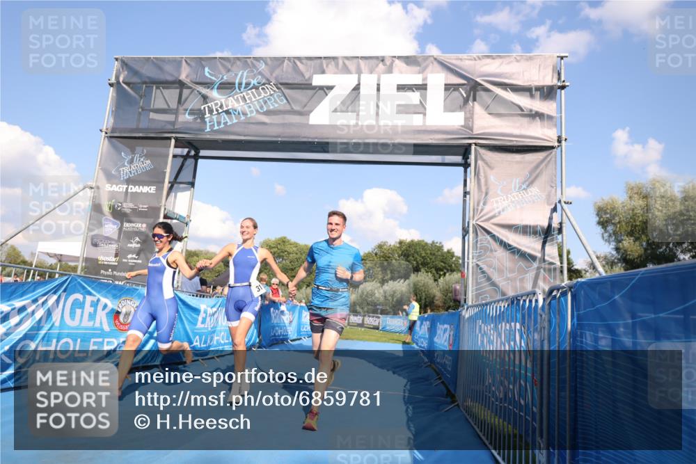 25.08.2024 - Elbe Triathlon Hamburg H.Heesch http://msf.ph/oto/6859781 25.08.2024 16:34:42 Ziel  meine-sportfotos.de