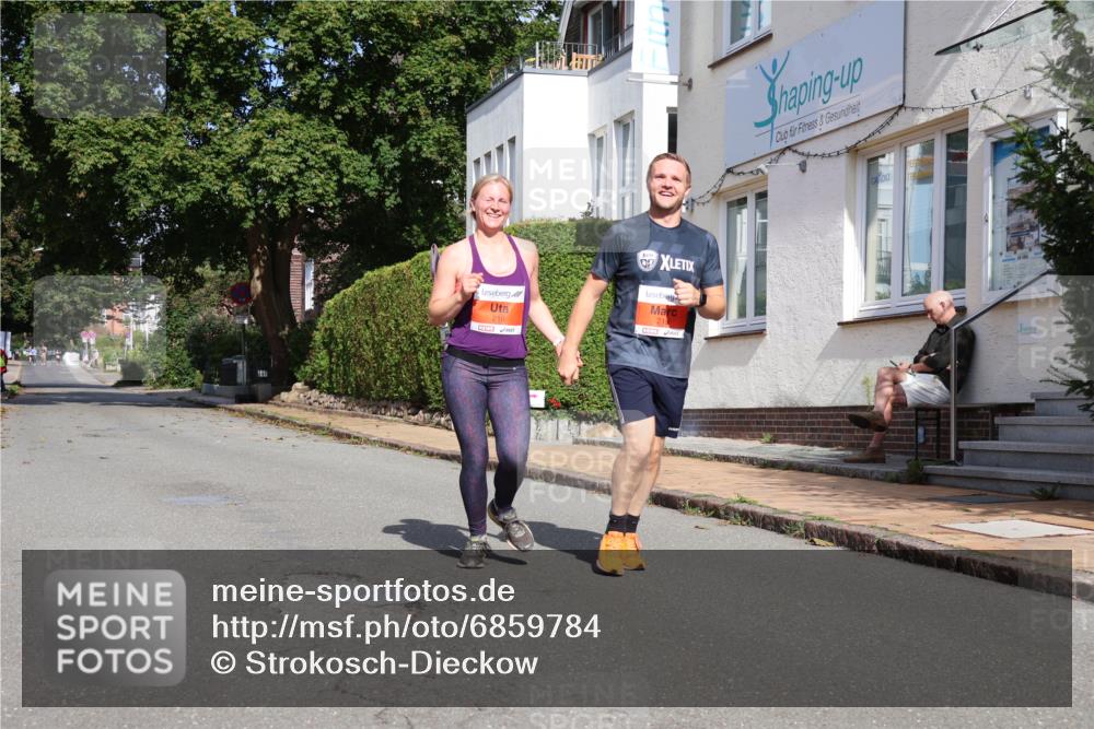 25.08.2024 - 20. Blankeneser Heldenlauf Strokosch-Dieckow http://msf.ph/oto/6859784 25.08.2024 09:59:58 Ziel 218, 219 meine-sportfotos.de