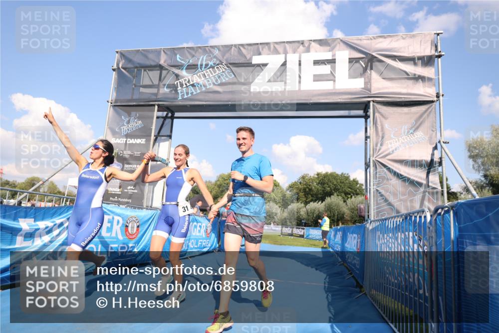 25.08.2024 - Elbe Triathlon Hamburg H.Heesch http://msf.ph/oto/6859808 25.08.2024 16:34:43 Ziel  meine-sportfotos.de