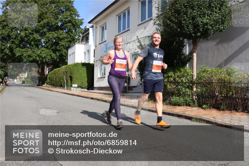 25.08.2024 - 20. Blankeneser Heldenlauf Strokosch-Dieckow http://msf.ph/oto/6859814 25.08.2024 09:59:59 Ziel 218, 219 meine-sportfotos.de