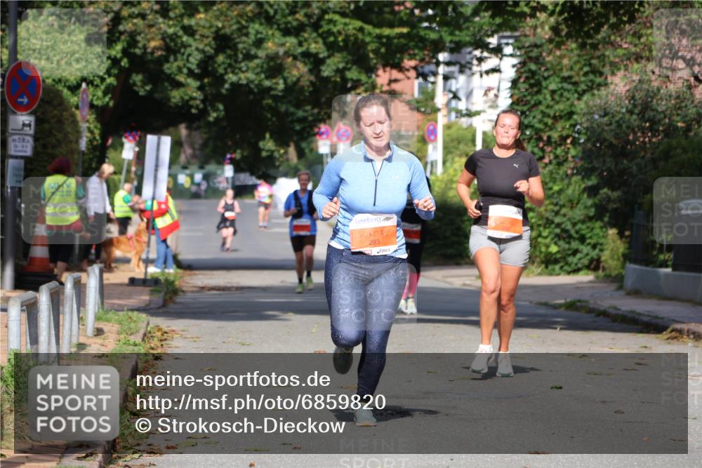 25.08.2024 - 20. Blankeneser Heldenlauf Strokosch-Dieckow http://msf.ph/oto/6859820 25.08.2024 10:00:37 Ziel 292, 293 meine-sportfotos.de