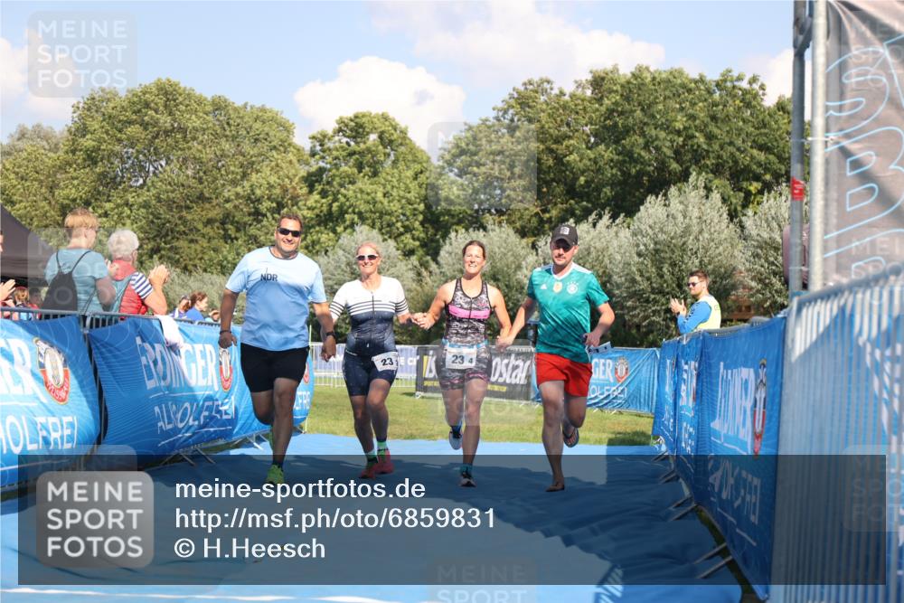 25.08.2024 - Elbe Triathlon Hamburg H.Heesch http://msf.ph/oto/6859831 25.08.2024 16:36:00 Ziel  meine-sportfotos.de