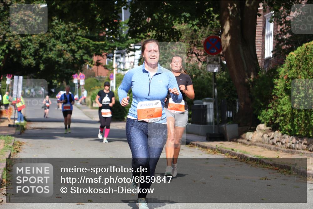 25.08.2024 - 20. Blankeneser Heldenlauf Strokosch-Dieckow http://msf.ph/oto/6859847 25.08.2024 10:00:39 Ziel 292, 293 meine-sportfotos.de