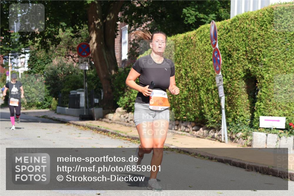 25.08.2024 - 20. Blankeneser Heldenlauf Strokosch-Dieckow http://msf.ph/oto/6859901 25.08.2024 10:00:41 Ziel 109, 292, 293 meine-sportfotos.de
