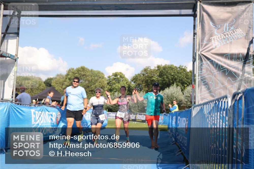 25.08.2024 - Elbe Triathlon Hamburg H.Heesch http://msf.ph/oto/6859906 25.08.2024 16:36:01 Ziel  meine-sportfotos.de