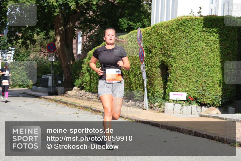 25.08.2024 - 20. Blankeneser Heldenlauf Strokosch-Dieckow http://msf.ph/oto/6859910 25.08.2024 10:00:42 Ziel 109, 172, 292, 293 meine-sportfotos.de